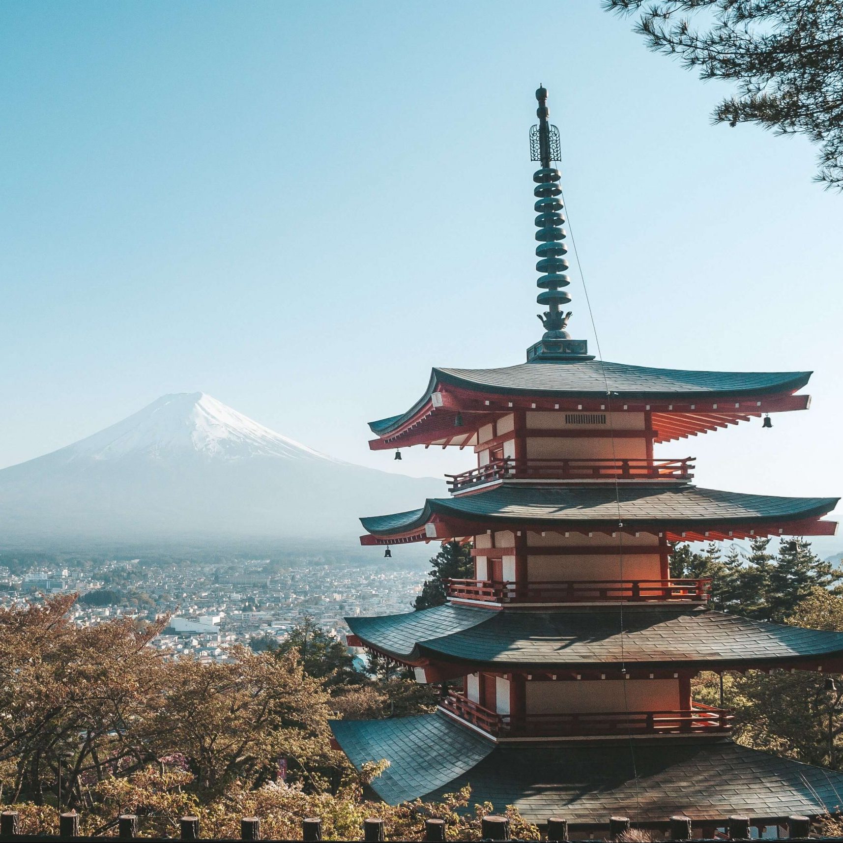 El sol naciente (Japón) se pone para las humanidades