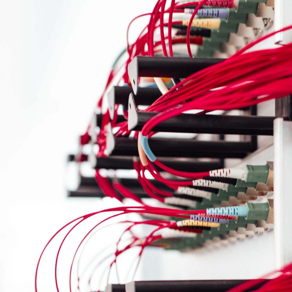 Fundación Innovación Bankinter - iot cables conectividad cable rojo