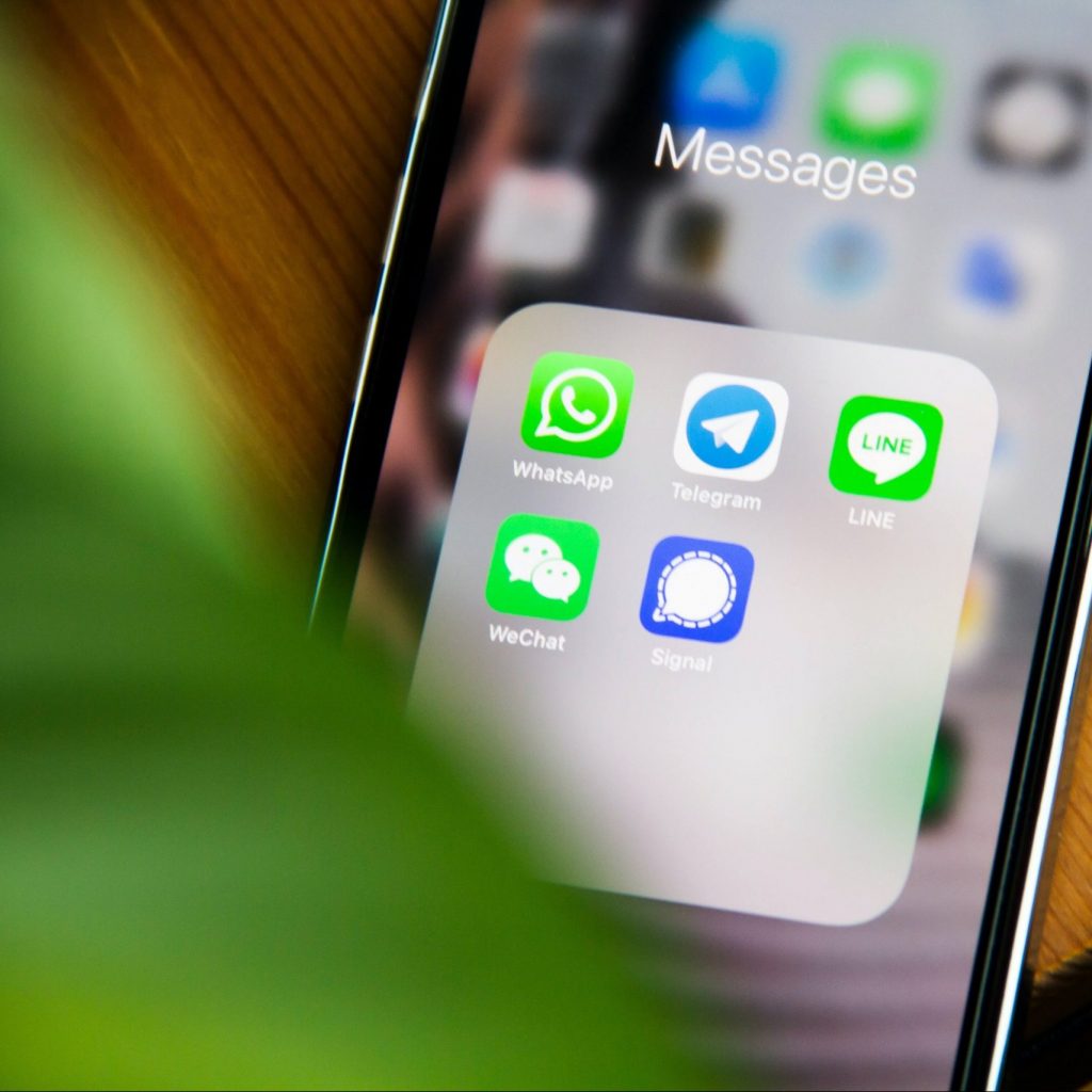 En un mundo que ha difuminado las fronteras físicas y digitales, ¿estamos las personas más cerca que nunca?